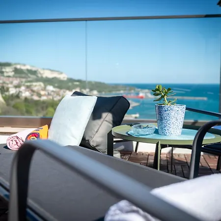 Queen's Penthouse Apartmán Balčik