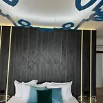 Queen's Penthouse Apartment *