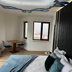 Queen's Penthouse Apartment *