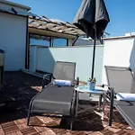 Queen's Penthouse Apartment *