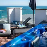 Queen's Penthouse Apartment