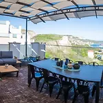 Queen's Penthouse Apartment