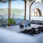 Queen's Penthouse Apartment