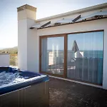 Queen's Penthouse Apartment *