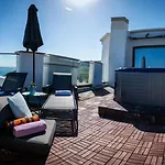 Queen's Penthouse Apartment