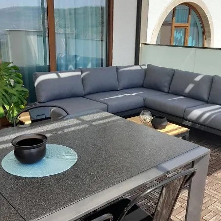 Queen's Penthouse *