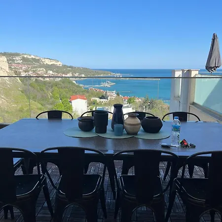 Queen's Penthouse Apartment Balchik