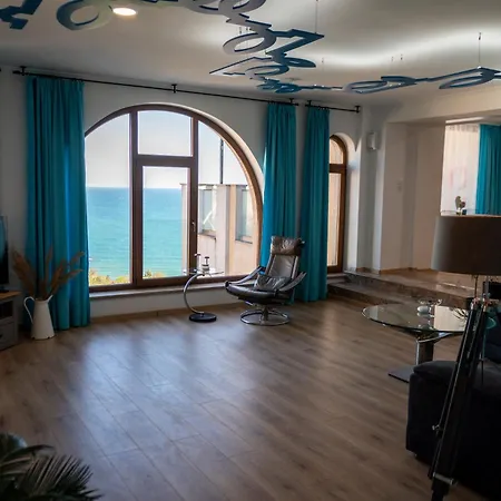 Queen's Penthouse بالشيك