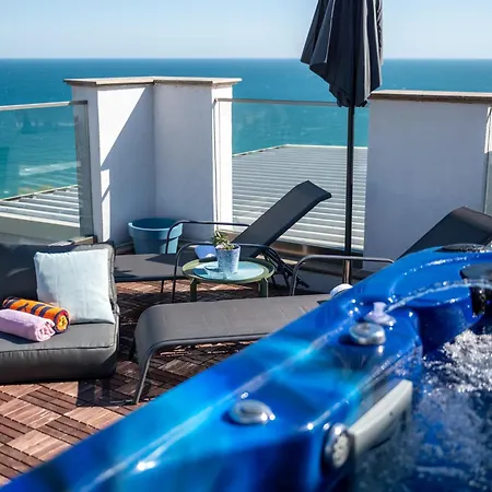 Queen's Penthouse Apartment