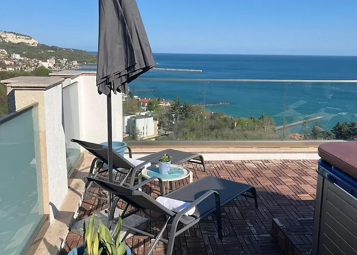 Queen's Penthouse Апартаменти Балчик