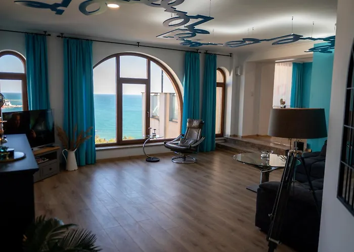 Queen's Penthouse Балчик