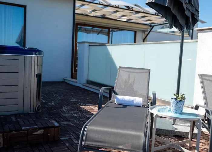 Апартаменти Queen's Penthouse Балчик