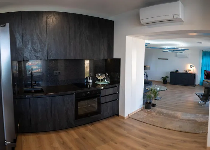 Queen's Penthouse Балчик